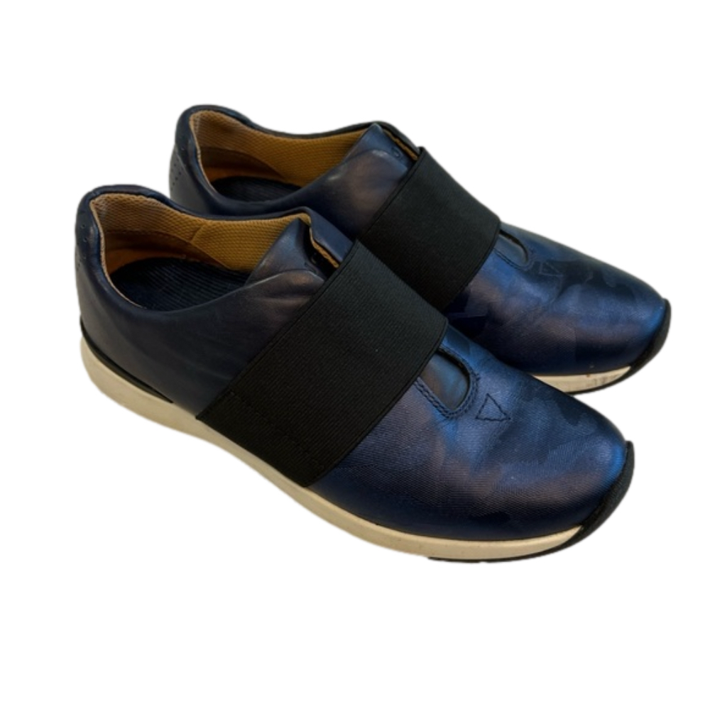 Vionic Codie Sapphire Blue (Navy) Camo walking shoe, size Women’s 7, EUC